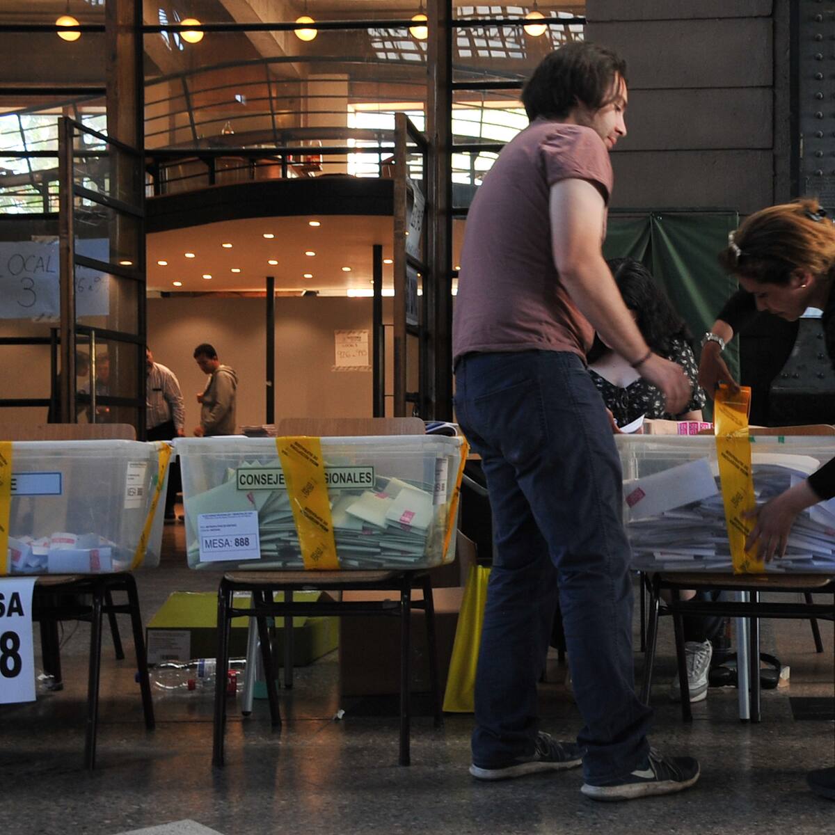 Qué artículos se pueden llevar y cuáles están prohibidos en los centros de votación en Chile