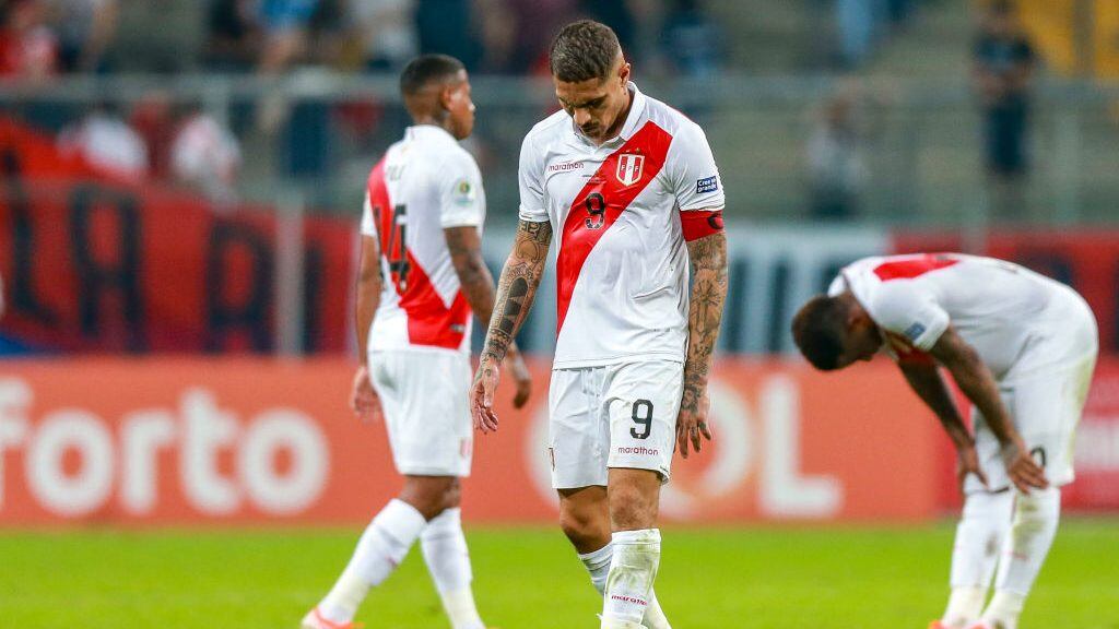 PORTO ALEGRE, BRAZIL - JUNE 15: Paolo Guerrero of Peru looks dejected at end of the Copa America Brazil 2019 Group A match between Venezuela and Peru at Arena do Gremio stadium on June 15, 2019, in Porto Alegre, Brazil. on June 15, 2019 in Porto Alegre, Brazil. (Photo by Alessandra Cabral/Getty Images)