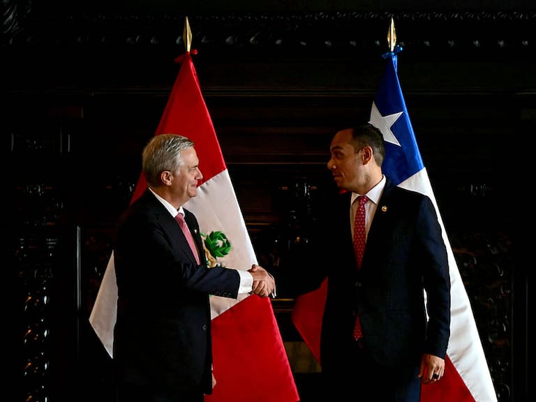 Presidente de Perú descarta corredor humanitario propuesto por Kast y complica una de las principales promesas del mandatario electo