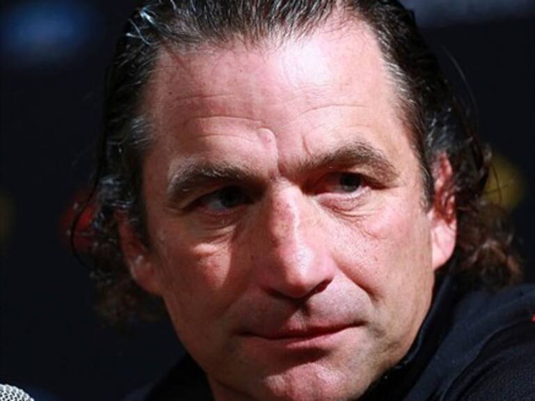 Juan Antonio Pizzi es candidato para dirigir al Barcelona