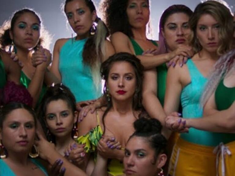 Denise Rosenthal estrenó el video feminista de «Encadená»