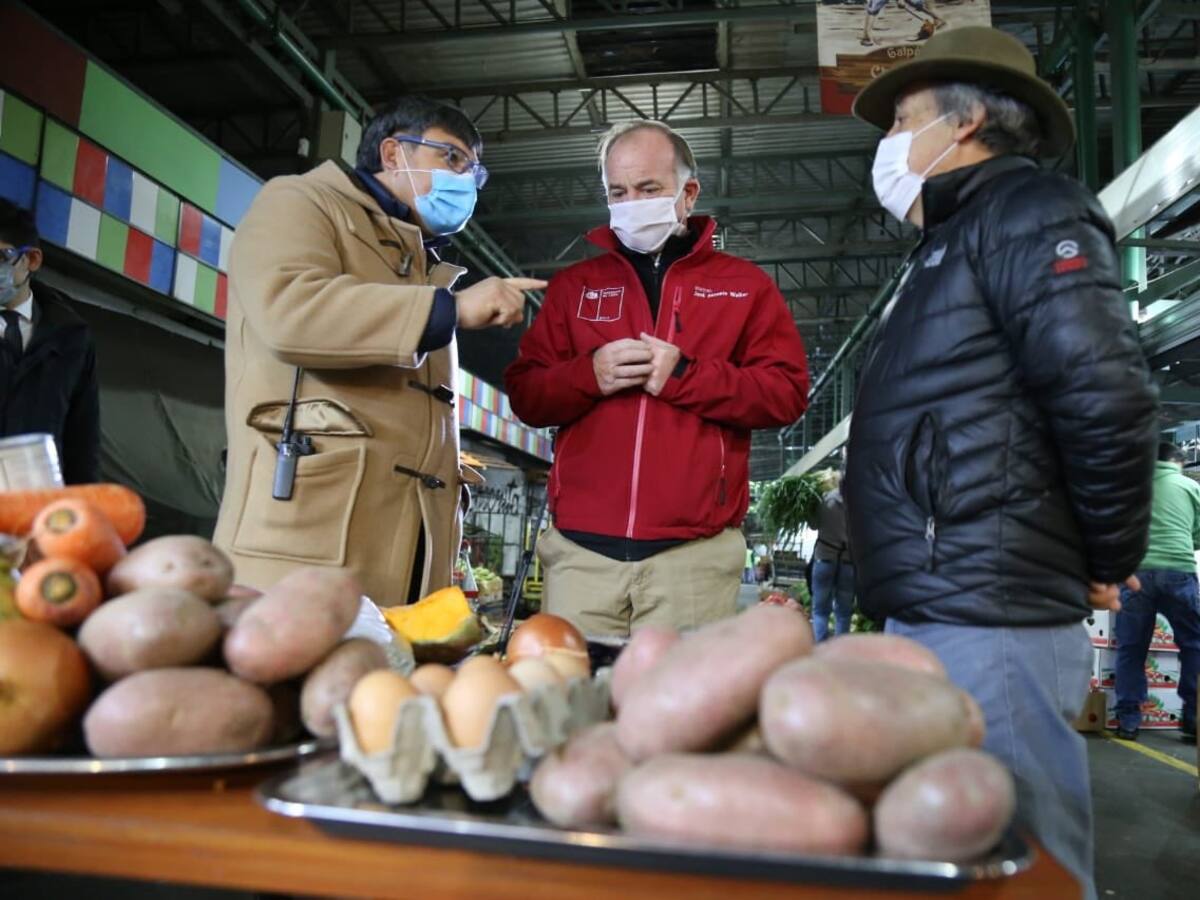 Ministro de Agricultura, junto a la Vega Central, presentó menús saludables y a bajo precio