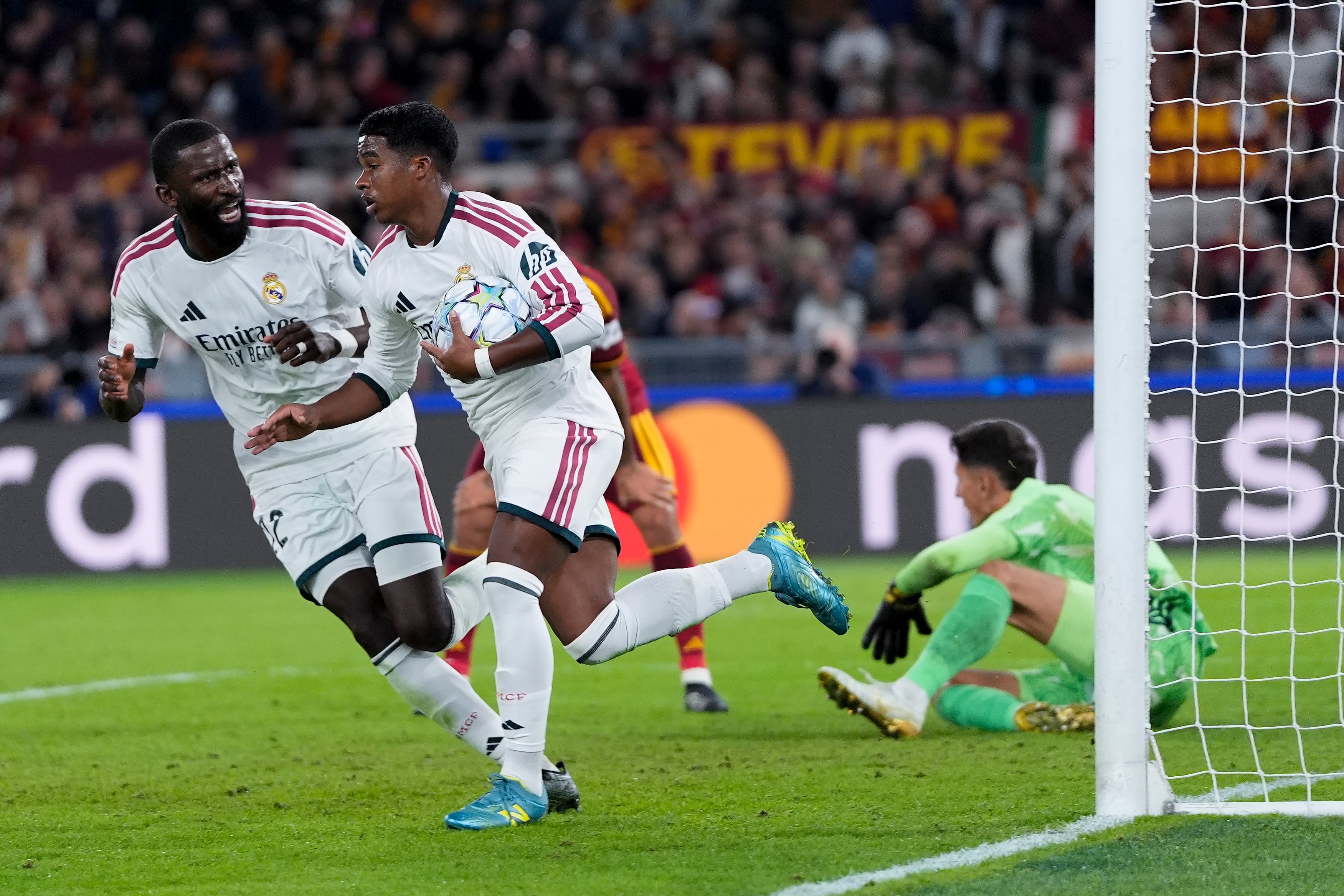 Real Madrid perdía 3-1 ante la Roma, pero esto ocurrió en solo siete minutos: remontada épica en la Champions