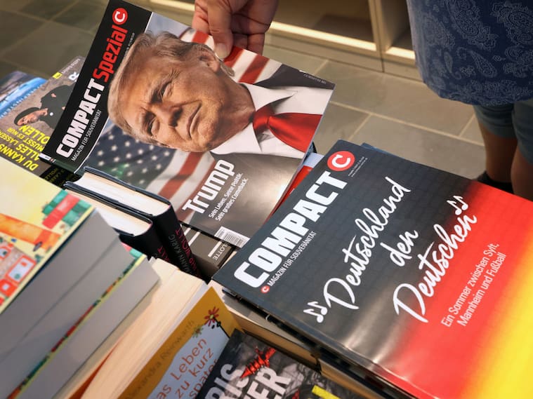 Gobierno de Alemania prohíbe la publicación de la revista Compact por difundir ideas de la extrema derecha.