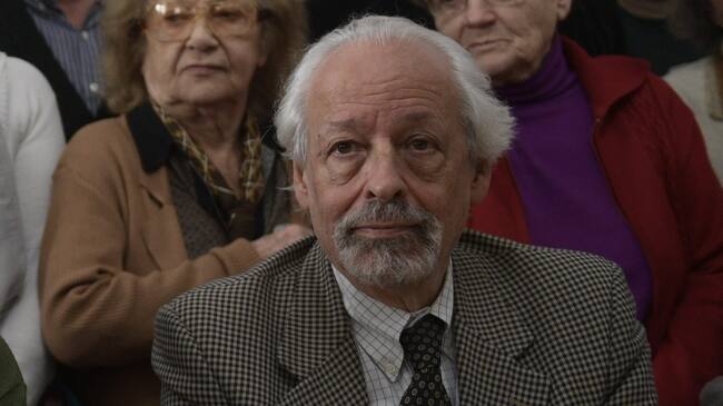 Abuelas de Plaza de Mayo's President, Estela de Carlotto (L), speaks next to journalist Horacio Verbitsky during a press conference with other leaders of human rights organizations in Buenos Aires on August 8, 2017 demanding the whereabouts of Santiago Maldonado who disappeared a week ago when the Gendarmerie dispersed a Mapuche protest in the Pu Lof community, Resistencia, Cushamen Department, some 1850 km southwest of Buenos Aires. / AFP PHOTO / Juan MABROMATA (Photo credit should read JUAN MABROMATA/AFP via Getty Images)