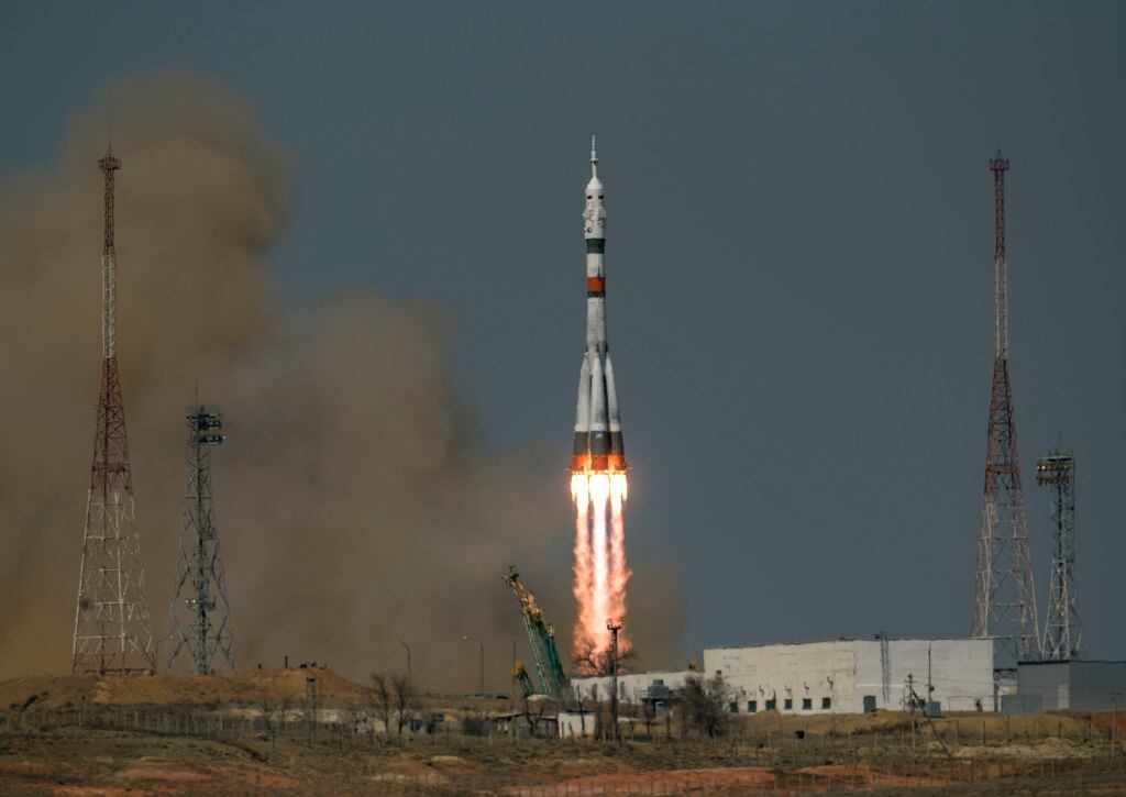 El despegue del Soyuz MS-18 desde