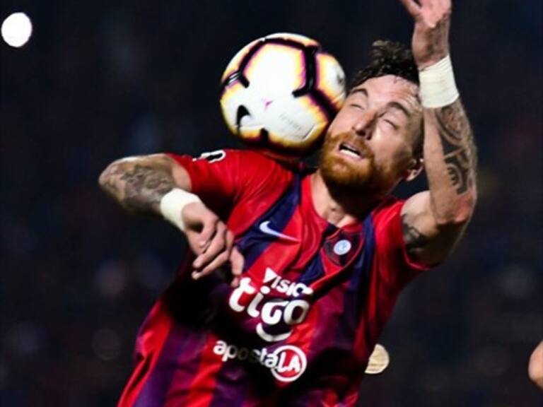 Fernando Amorebieta mordió la cabeza de un rival en el clásico de Cerro Porteño ante Olimpia