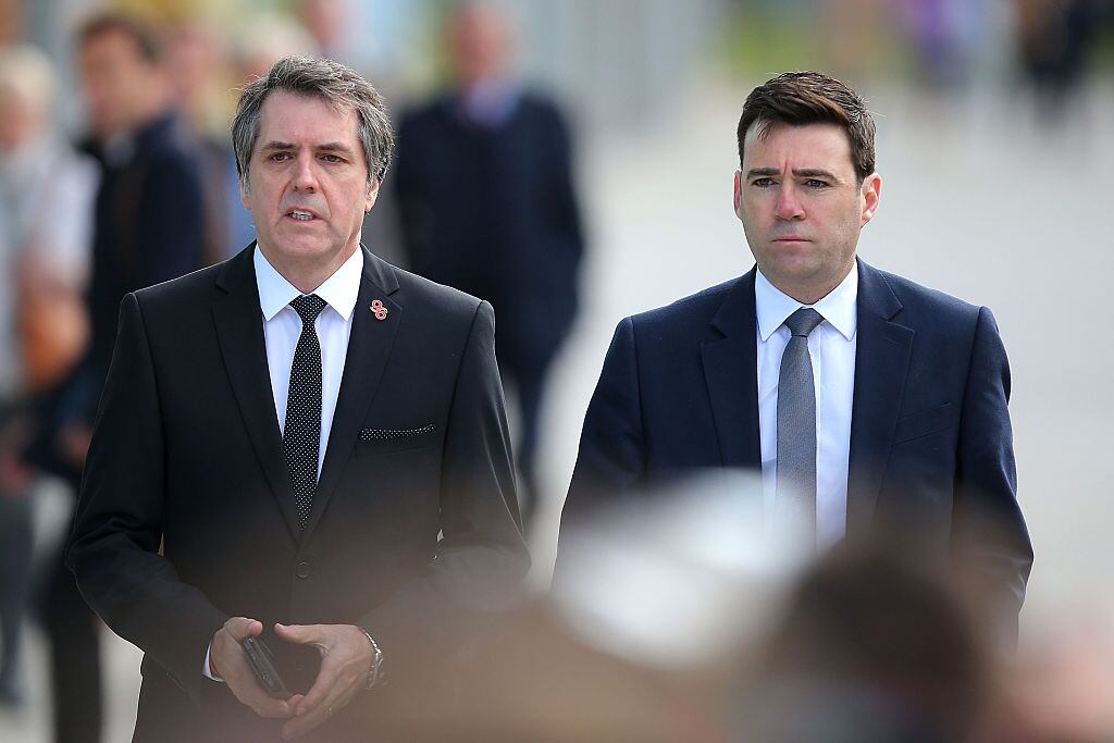 Steve Rotheram el alcalde de Liverpool a la izquierda