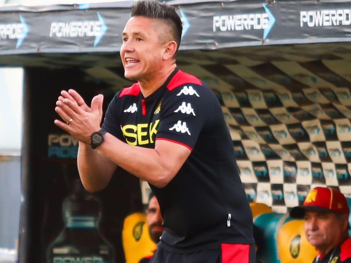 Gustavo Canales arenga al plantel de Unión Española para la llave ante la U: «Tenemos posibilidades de quedar en la historia del club»