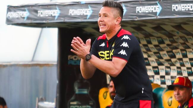 Gustavo Canales arenga al plantel de Unión Española para la llave ante la U: "Tenemos posibilidades de quedar en la historia del club"