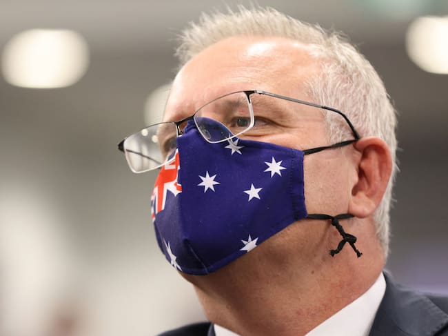 El primer ministro australiano Scott Morrison con una mascarilla