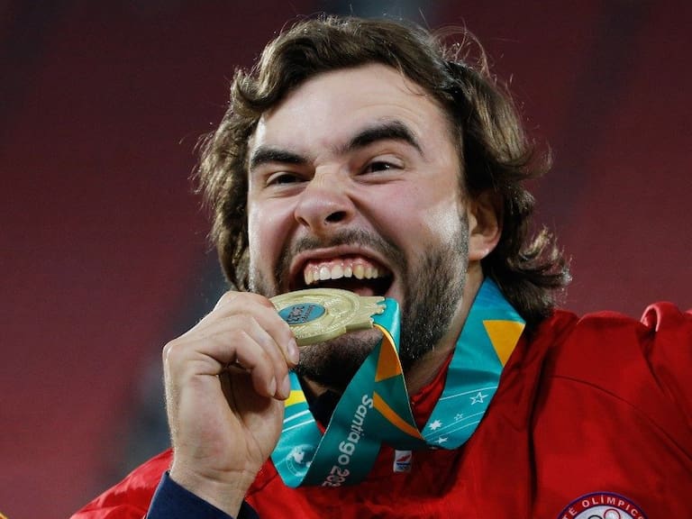¡Se fue en Metro y entrenó con toallas! ¿Quién es Lucas Nervi? El atleta que emocionó con su oro en Santiago 2023
