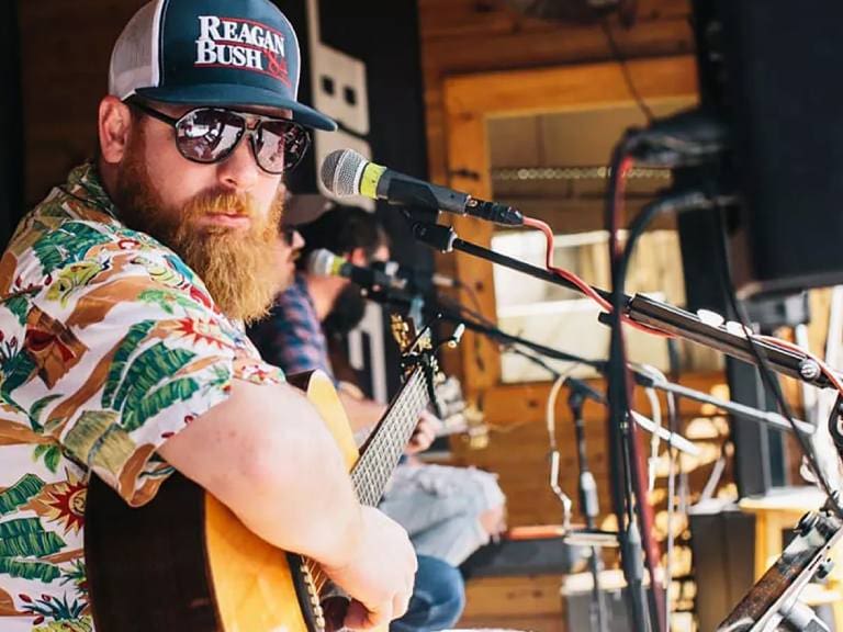 A sus 37 años muere Jake Flint: el cantante de country se había casado solo unas horas antes
