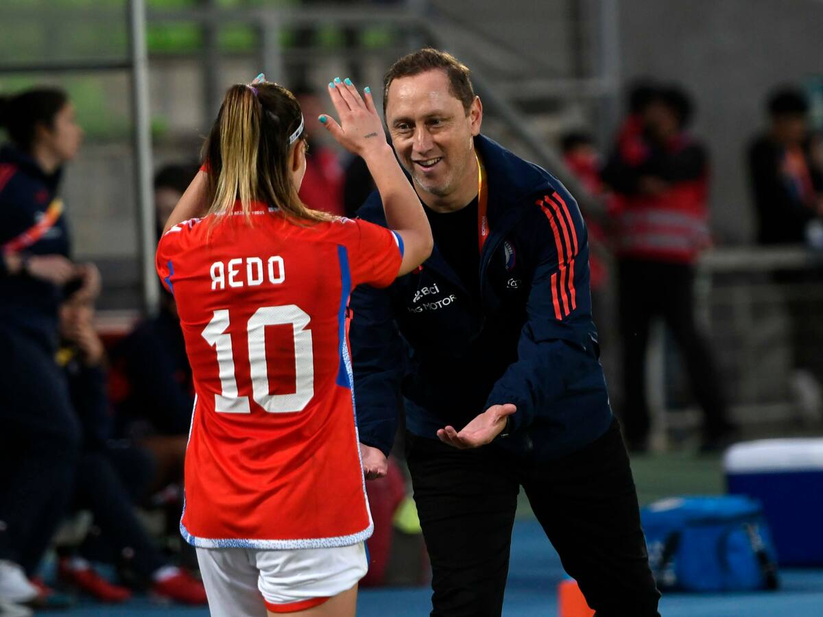 Uno menos: ANFP descarta a Luis Mena como DT interino de La Roja
