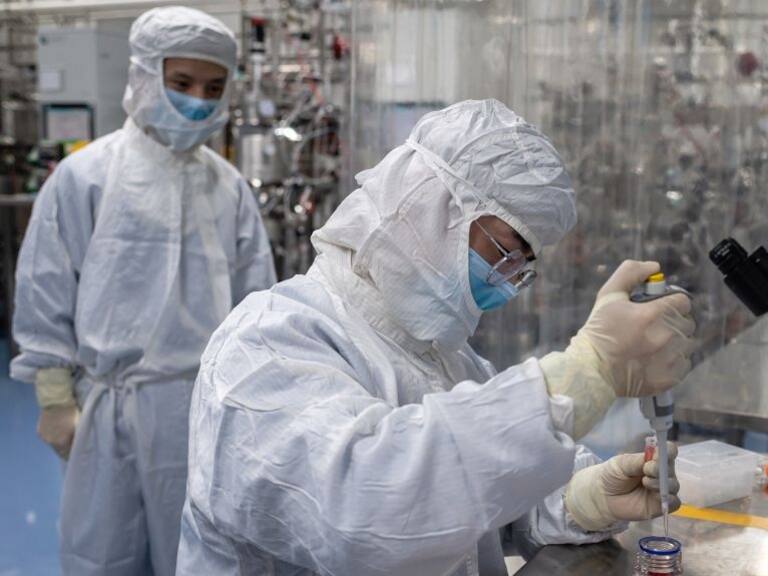 Director del FBI afirma que el covid-19 surgió por accidente en un laboratorio en Wuhan