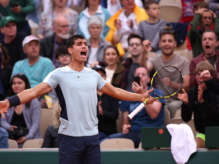 Carlos Alcaraz revierte el marcador y derrota en cinco sets a Albert Ramos Viñolas para avanzar en Roland Garros