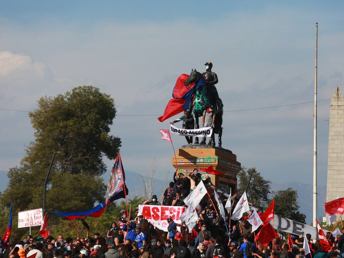 Los registros que dejó la manifestación en Plaza Baquedano más numerosa desde el inicio de la pandemia