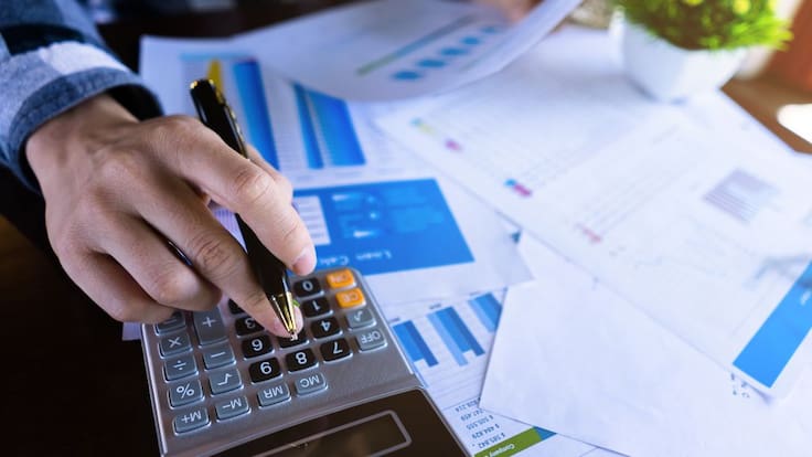 El círculo vicioso del DICOM: El estrés financiero triplica el insomnio y te hace tomar peores decisiones económicas