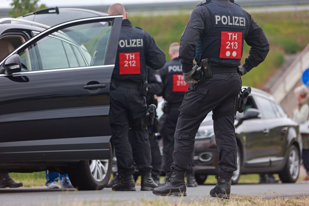 Policías en redadas contra la extrema derecha en Alemania