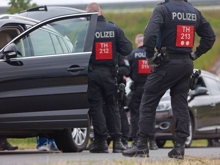 Policías en redadas contra la extrema derecha en Alemania