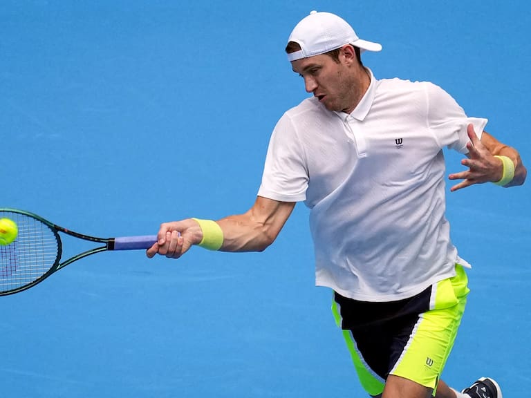 Nicolás Jarry vuelve a sonreír en un Masters 1000 y supera el debut en París-Bercy