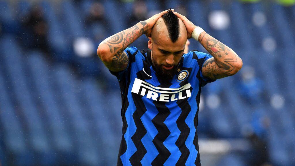 ROME, ITALY - JANUARY 10: Arturo Vidal of FC Internazionale appears dejected during the Serie A match between AS Roma and FC Internazionale at Stadio Olimpico on January 10, 2021 in Rome, Italy. (Photo by MB Media/Getty Images)