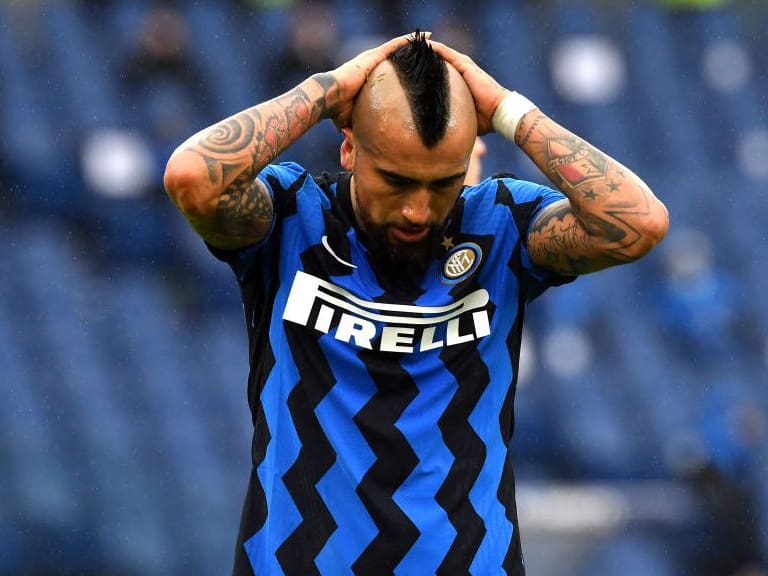 ROME, ITALY - JANUARY 10: Arturo Vidal of FC Internazionale appears dejected during the Serie A match between AS Roma and FC Internazionale at Stadio Olimpico on January 10, 2021 in Rome, Italy. (Photo by MB Media/Getty Images)