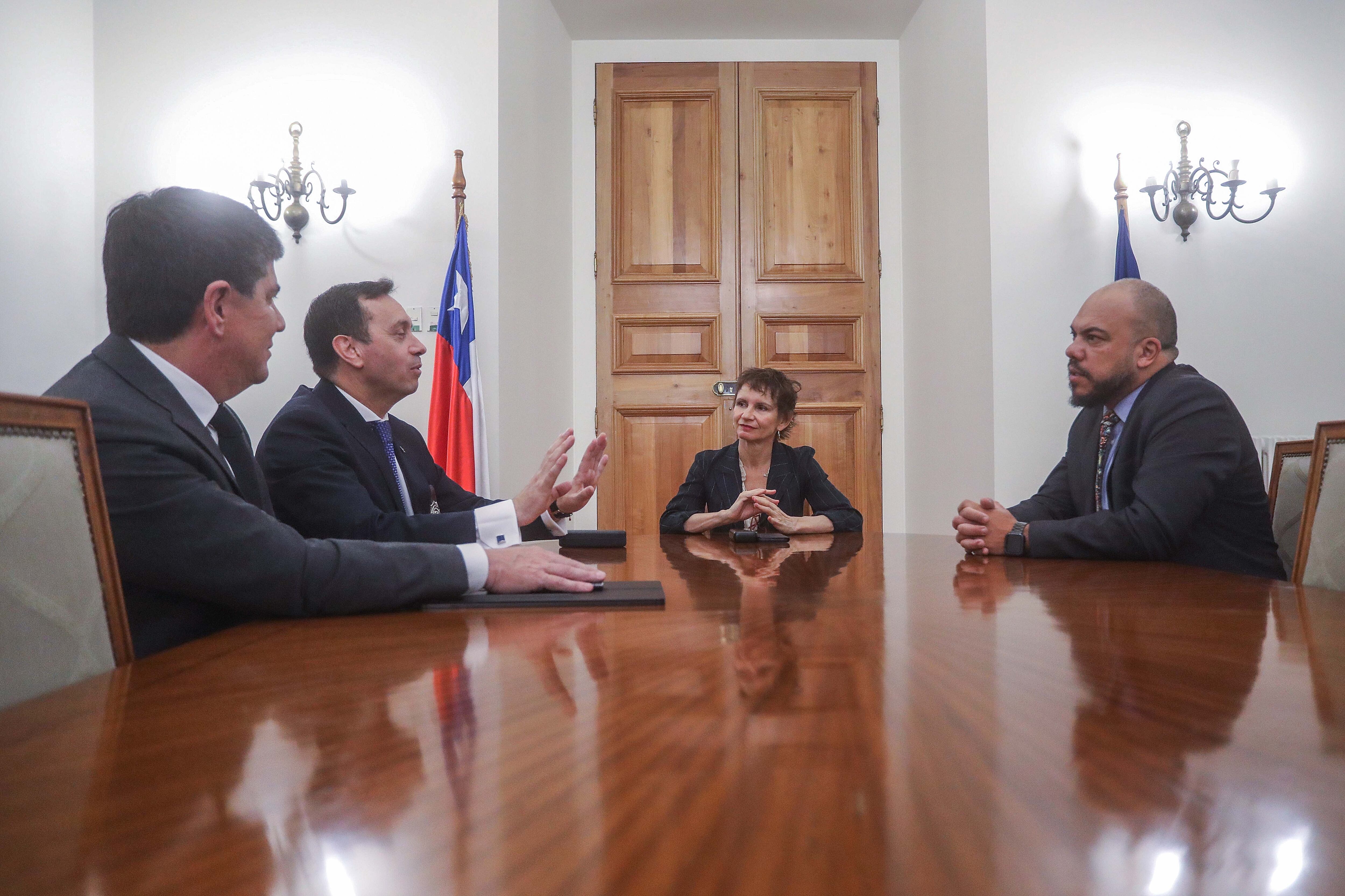 Agencia Uno | El nuevo director de la PDI se reúne con autoridades de gobierno en el Palacio de La Moneda