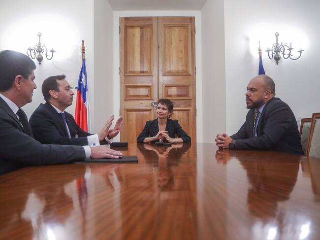 Agencia Uno | El nuevo director de la PDI se reúne con autoridades de gobierno en el Palacio de La Moneda