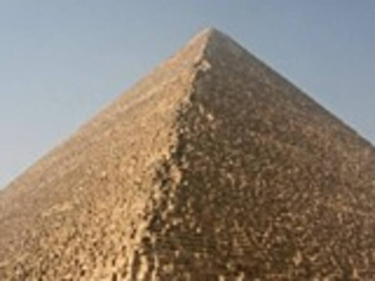 Encuentran partículas energéticas dentro de la pirámide de Keops