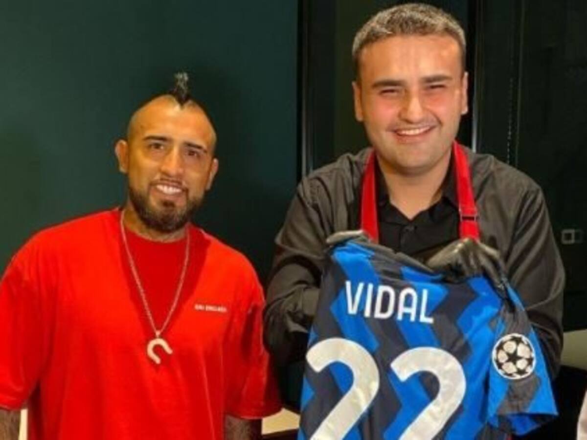 La excéntrica cena de Arturo Vidal durante sus vacaciones en Dubai