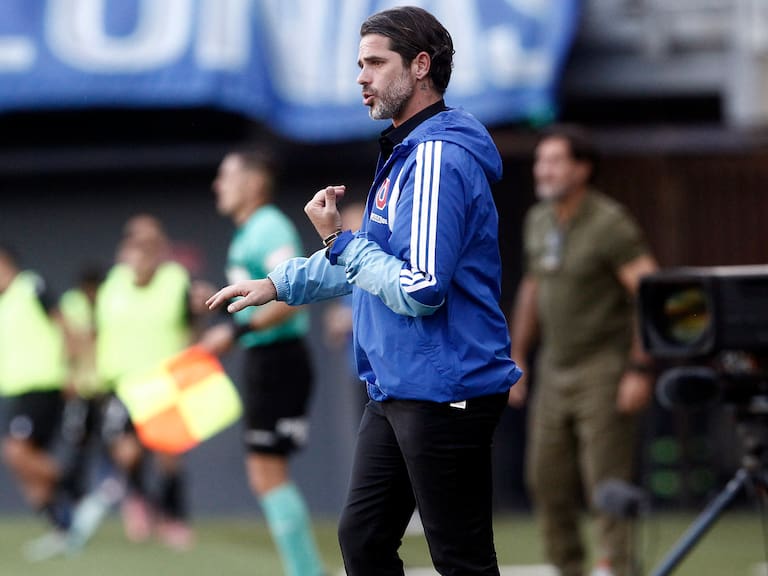 Gago alaba a un debutante en la U: “Le dije que entre y disfrute, que piense fácil. Hizo un gran partido”