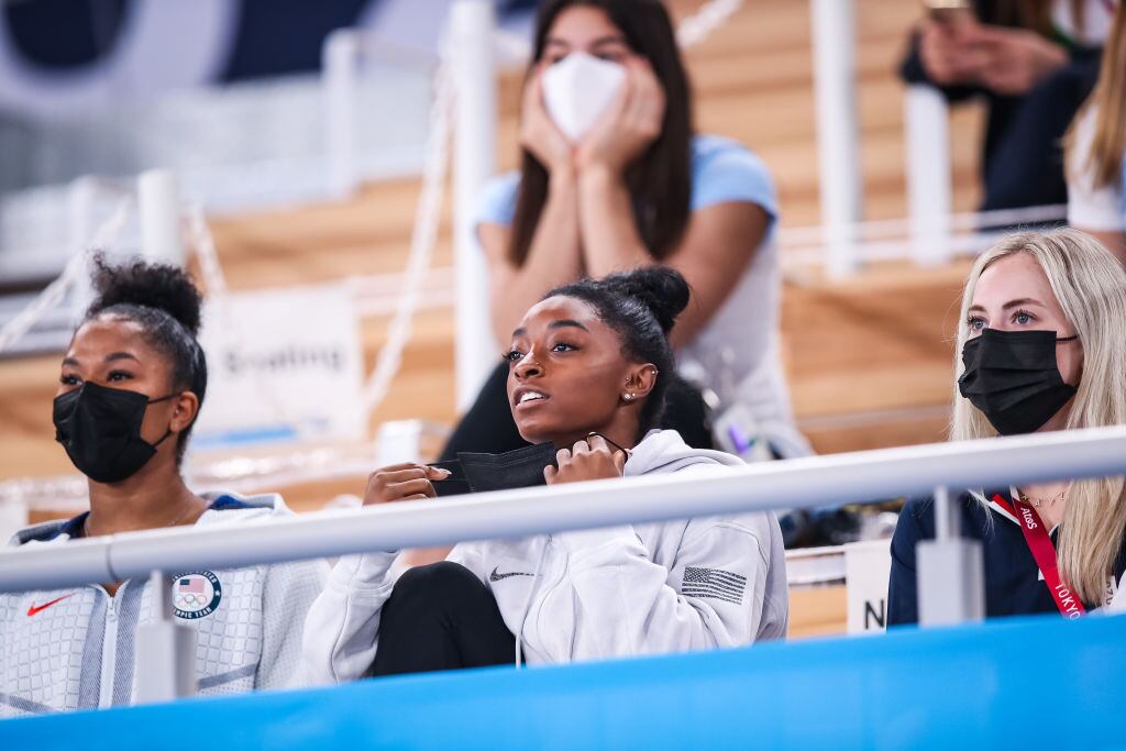 Simone Biles acompañó al equipo de EEUU en las finales de la gimnasia