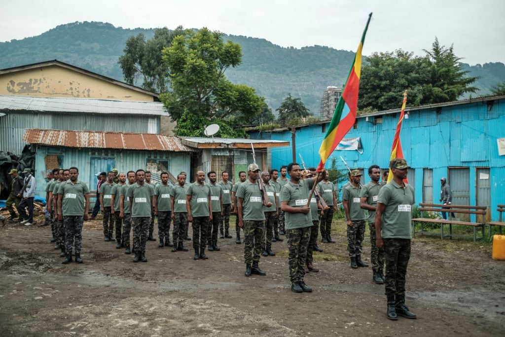 Reservas entrenan por el conflicto ante el Tigray en Etiopía