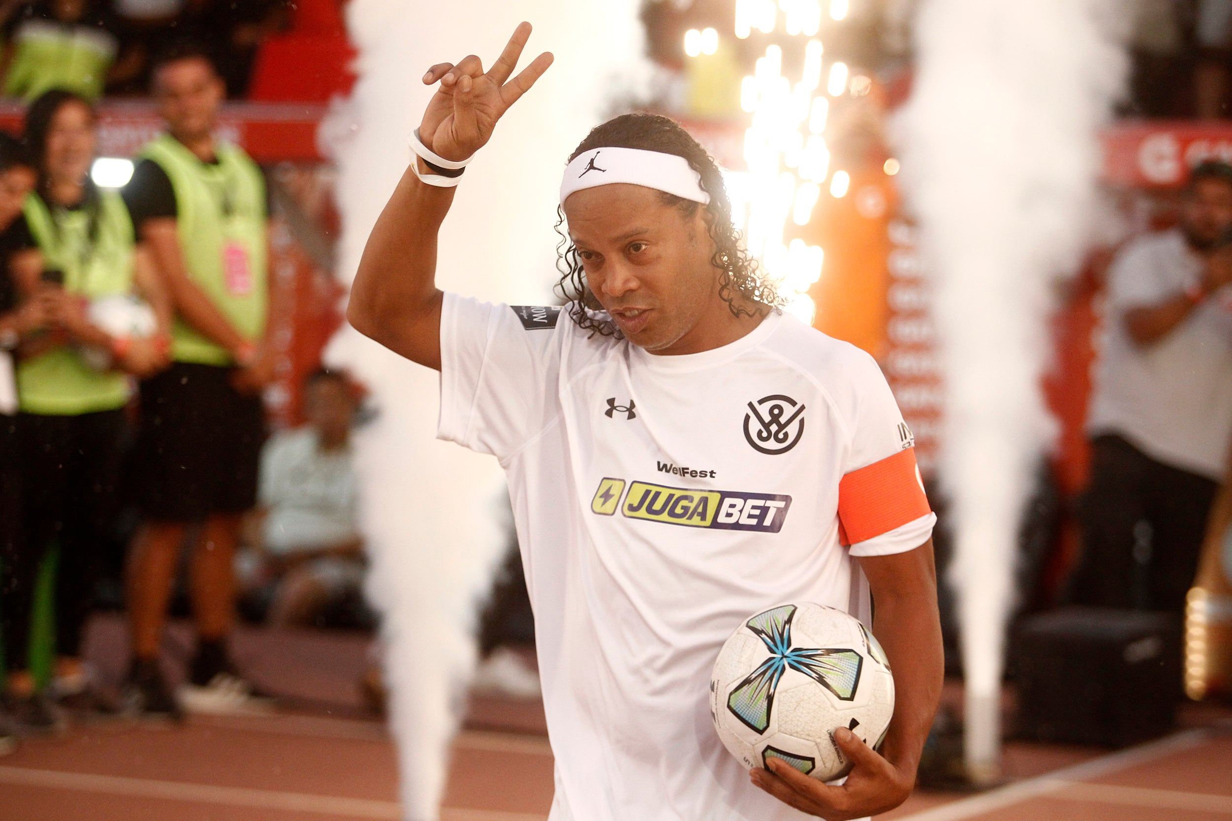 Ronaldinho se robó todas las miradas en el Estadio Nacional | Agencia Uno