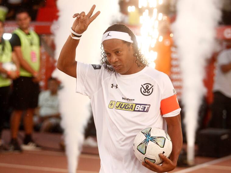Ronaldinho se robó todas las miradas en el Estadio Nacional | Agencia Uno