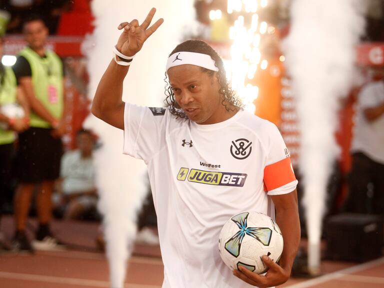Ronaldinho se robó todas las miradas en el Estadio Nacional | Agencia Uno