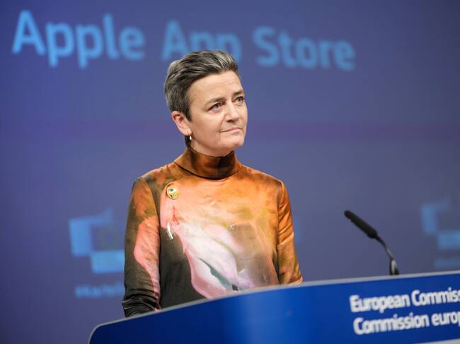 La integrante de la Comisión Europea, Margrethe Vestager, habla con la prensa de la sanción a Apple en la sede de la ciudad de Bruselas en Bélgica.