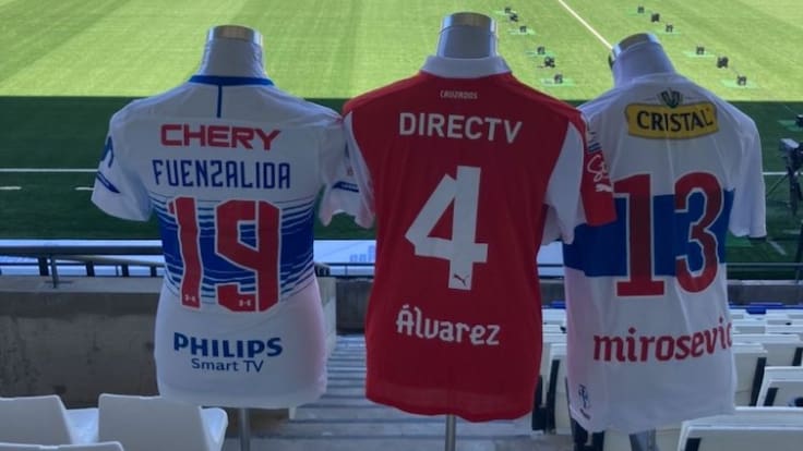 La colección de camisetas de un hincha de la UC que se lució en “Adiós Capitanes”