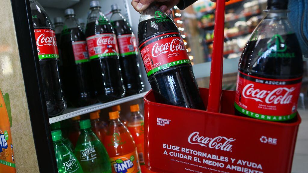 coca cola - 80 años - uso plásticos