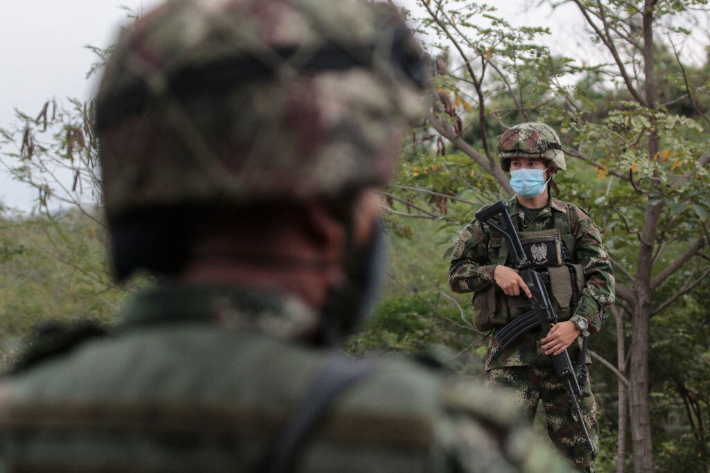 Soldados mantienen puestos de vigilancia en territorio colombiano