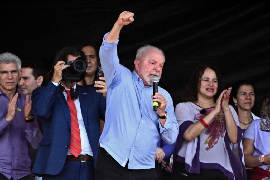 El presidente de Brasil Lula da Silva habla ante el movimiento feminista