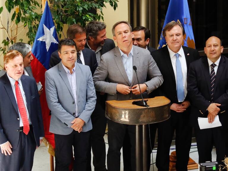 Por «eventuales irregularidades en indultos»: UDI anuncia acusación constitucional contra ministra de Justicia