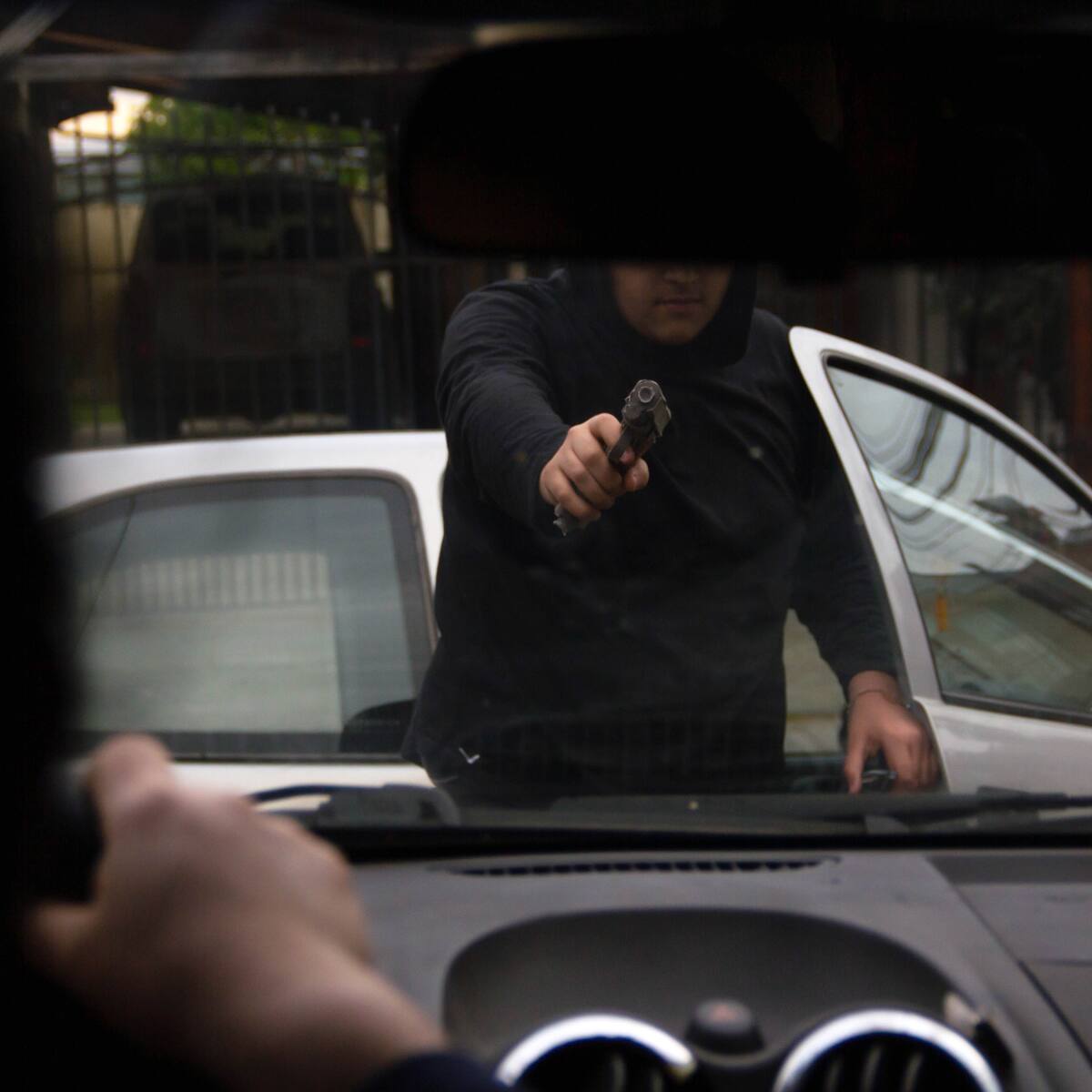 Delincuentes protagonizan intento de encerrona en Providencia: se movilizaban en dos autos