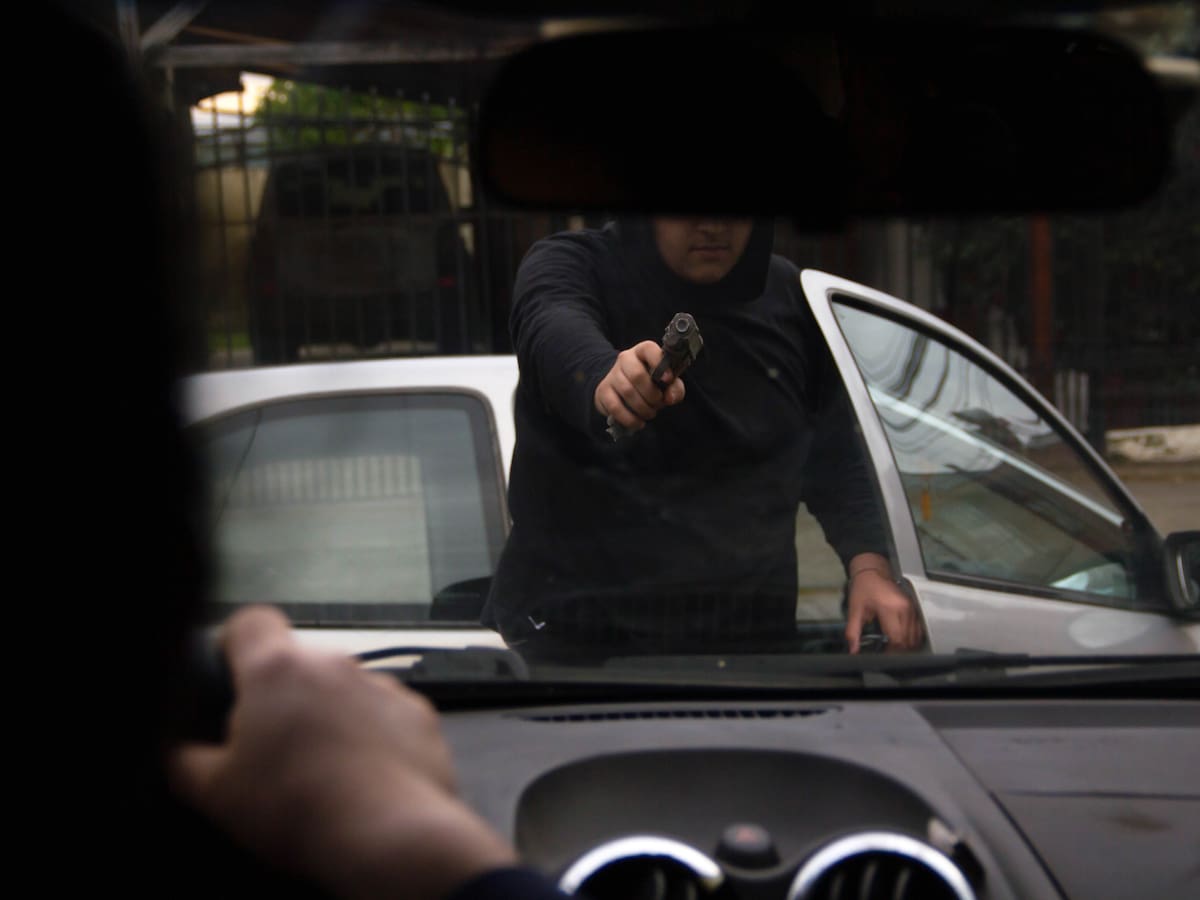 Detective de la PDI detiene durante sus vacaciones a dos sujetos que circulaban en auto robado