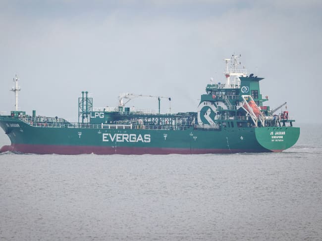 Carguero lleva gas hasta el puerto de Wilhelmshaven en Alemania