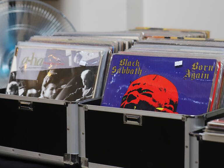 Fiebre del vinilo: ¿Cómo se fabrica este popular formato musical?