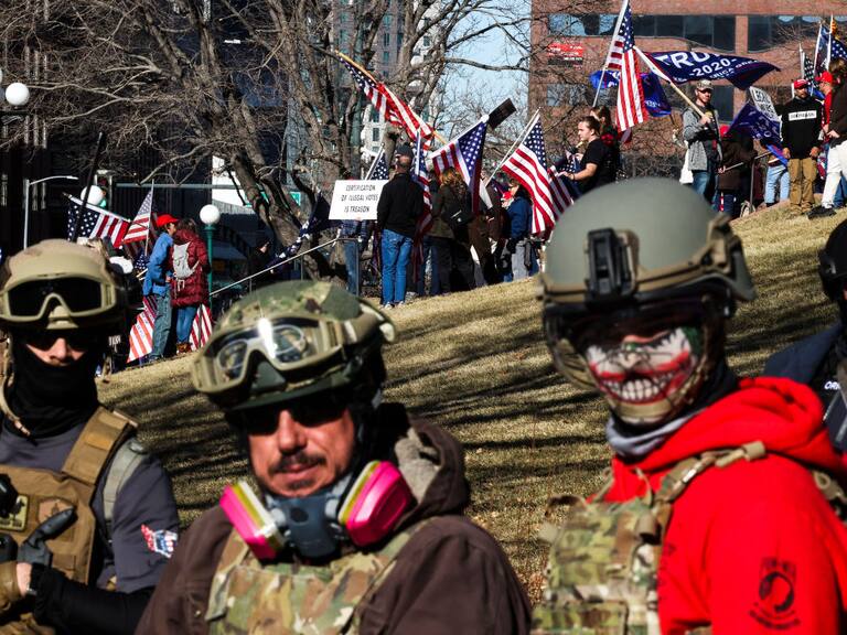 Informe del FBI alertó un día antes de la insurrección que grupos ultra planeaban «una guerra» en el Capitolio