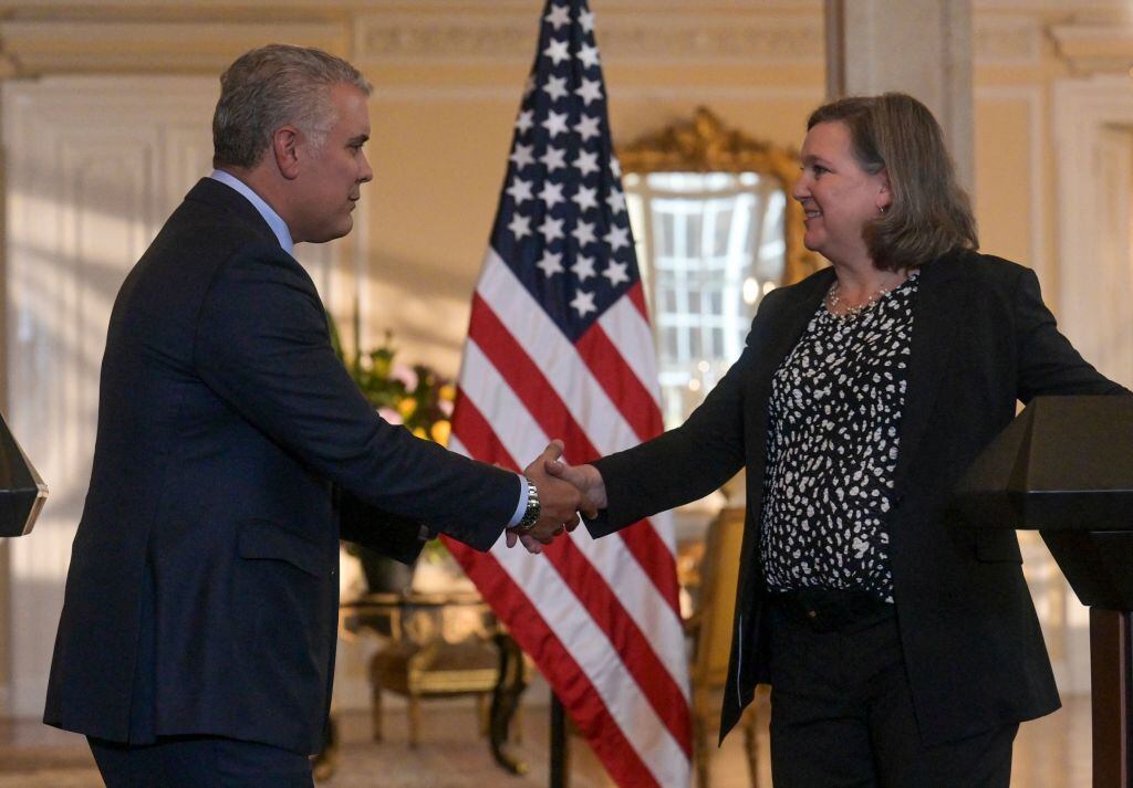 El presidente colombiano Ivan Duque con la diplomática estadounidense Victoria Nuland