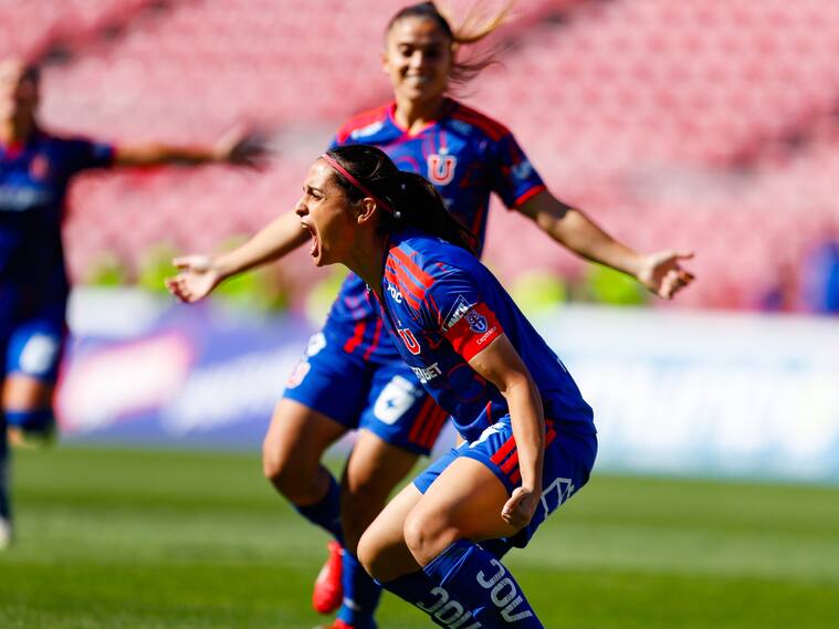 Daniela Zamora, capitana y goleadora de las leonas